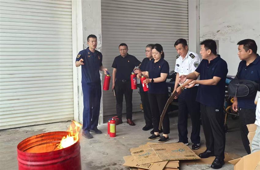 “人人讲安全、个个会应急”——市急救中心开展高层建筑安全培训，...